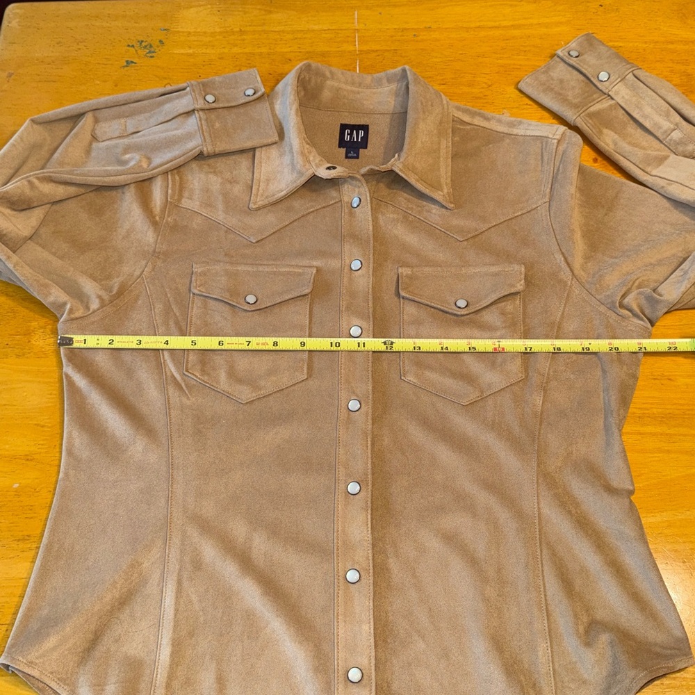 GAP women’s faux suede top. Size Large. New without tag. - Picture 4 of 8